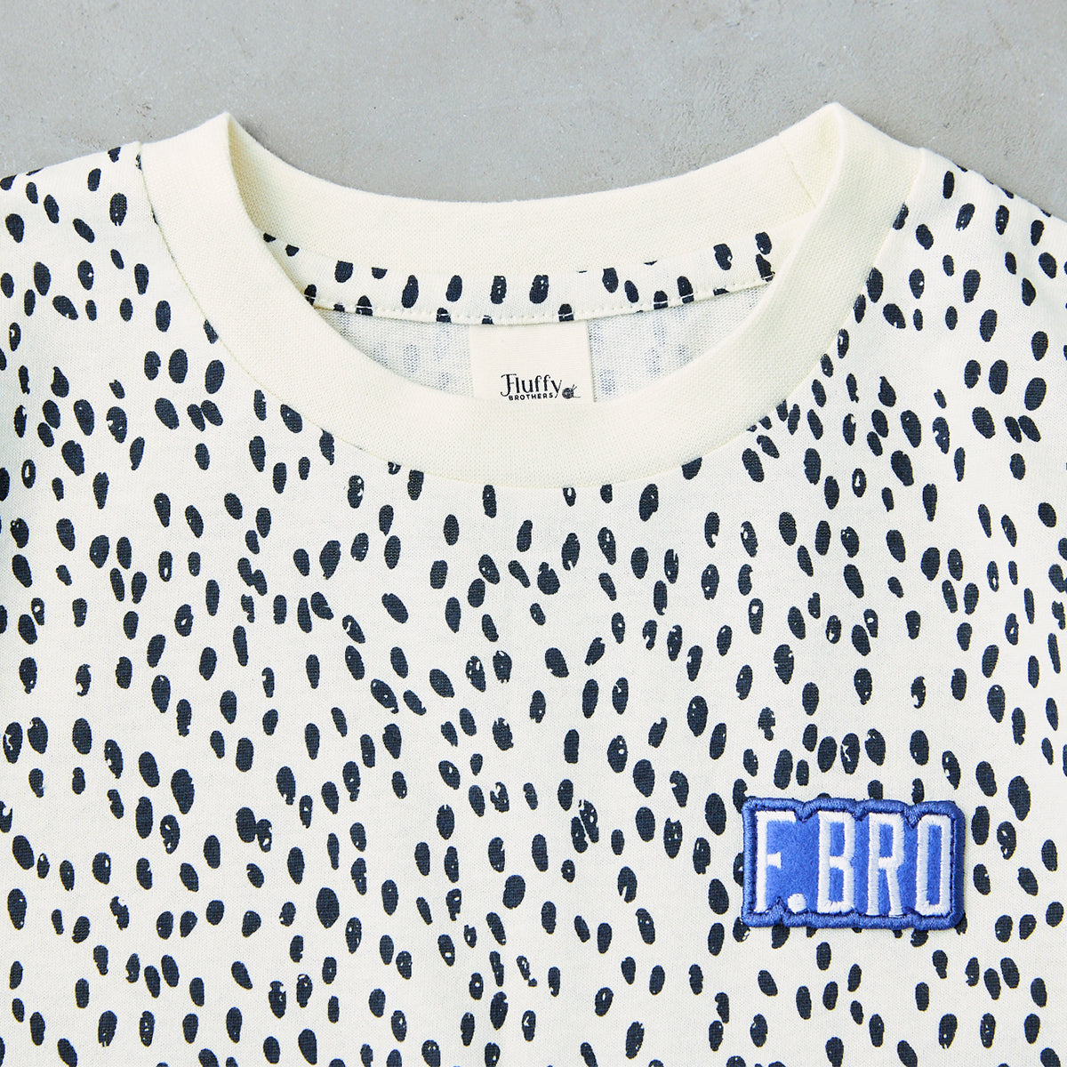 総柄Tシャツ