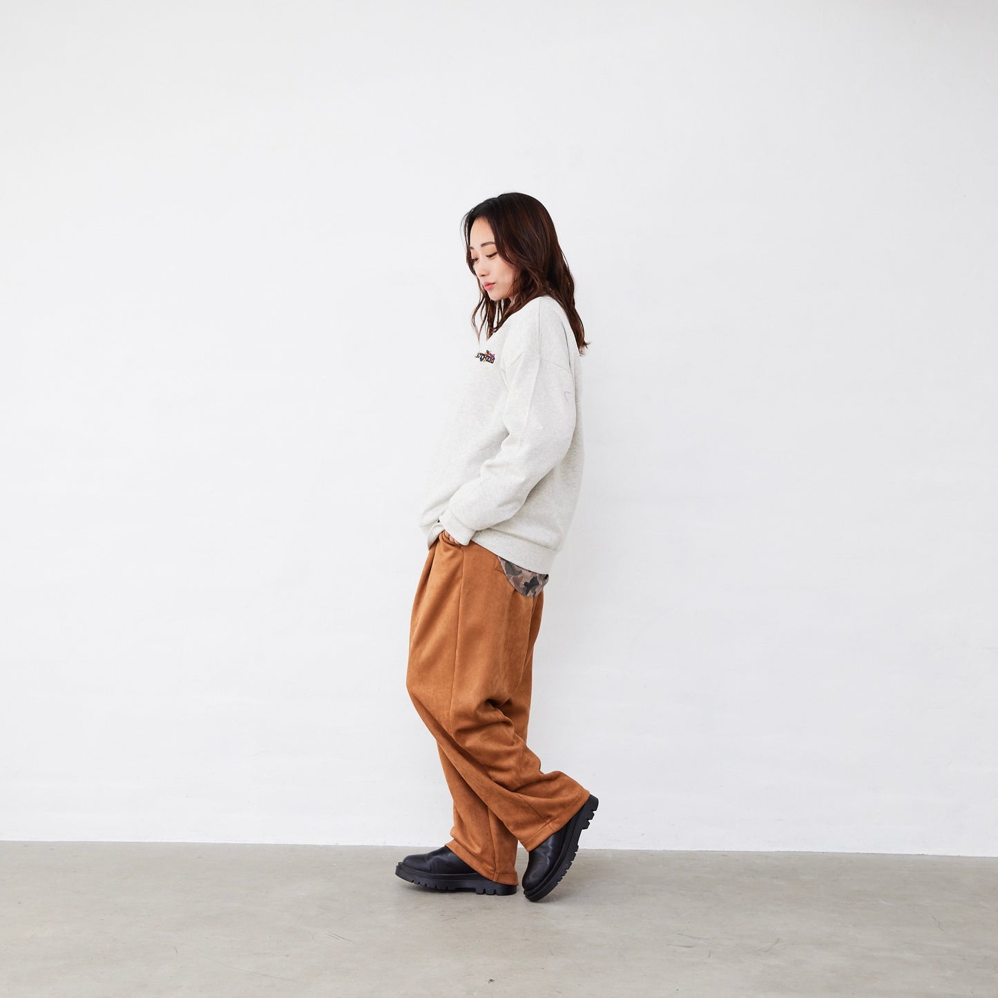 花ロゴ刺繍トレーナー