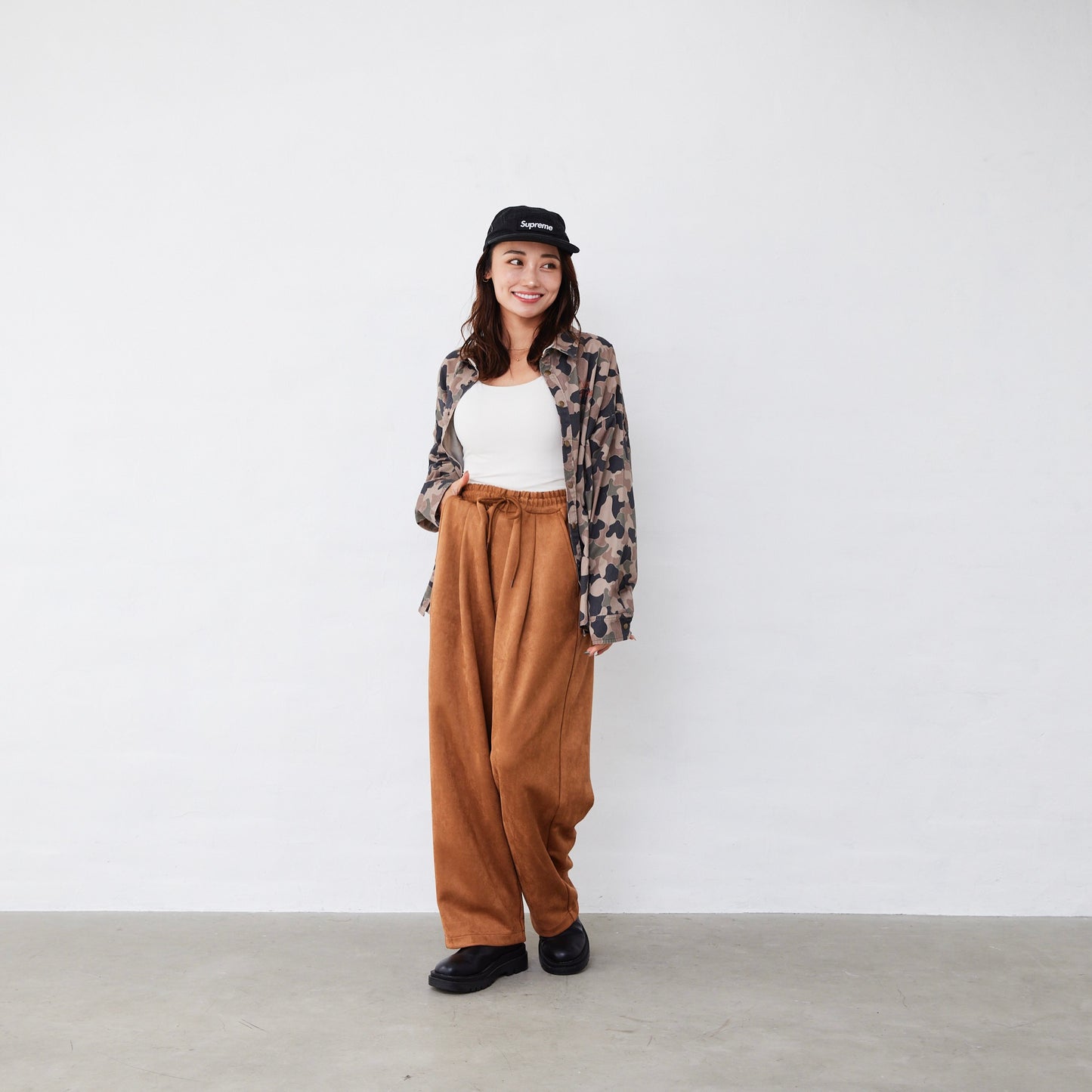 スウェードパンツ