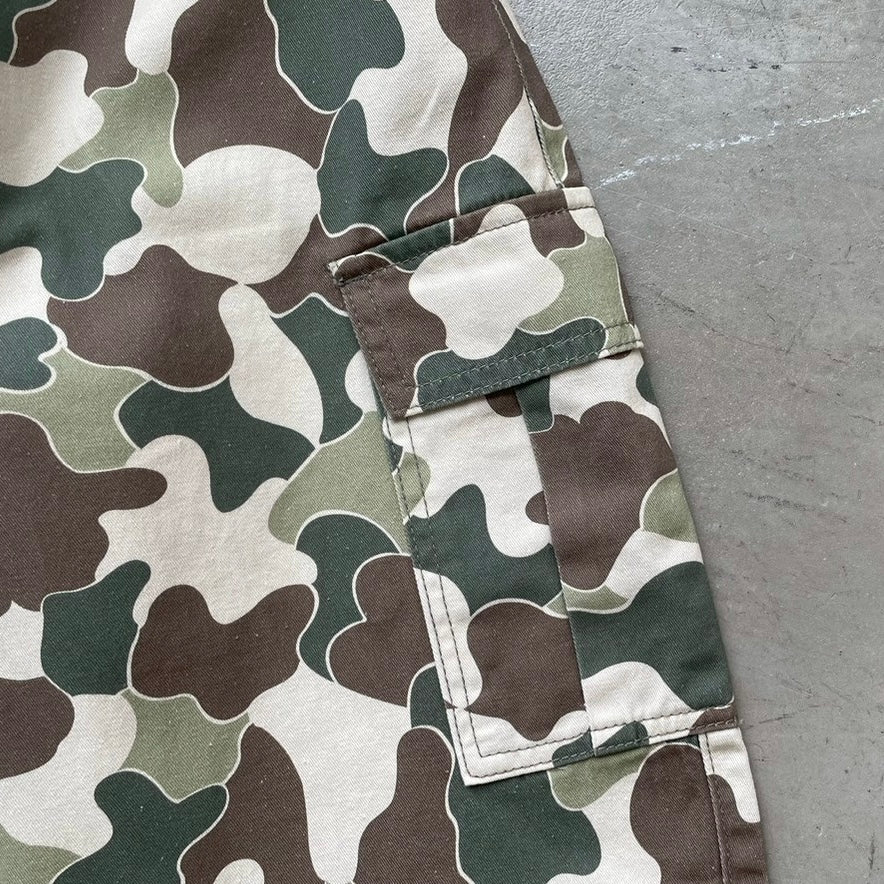 迷彩カーゴパンツ