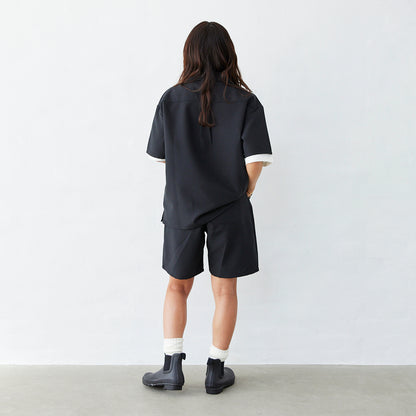 開襟シャツ