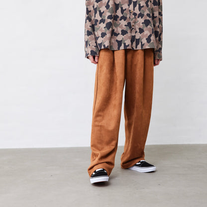 スウェードパンツ