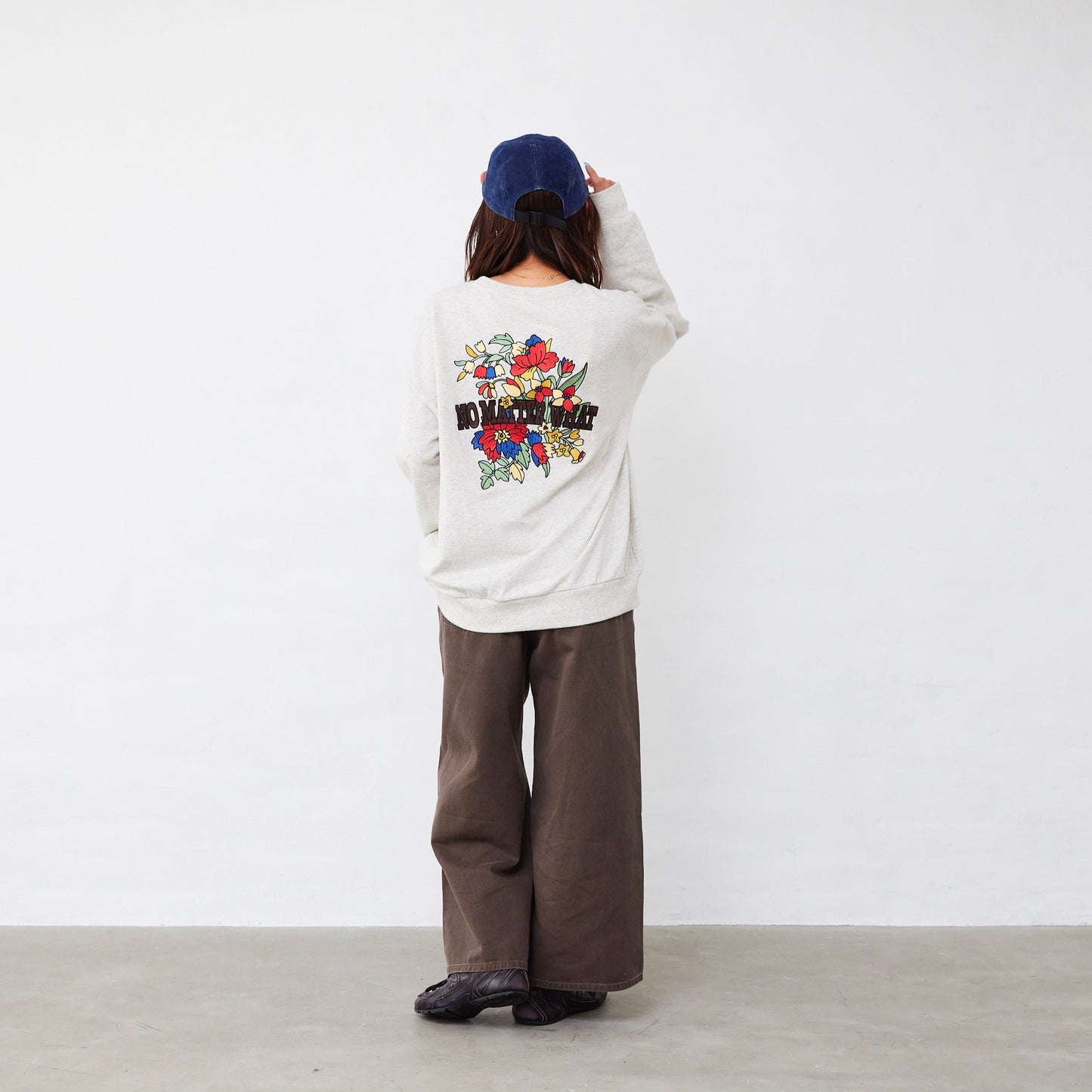 花ロゴ刺繍トレーナー