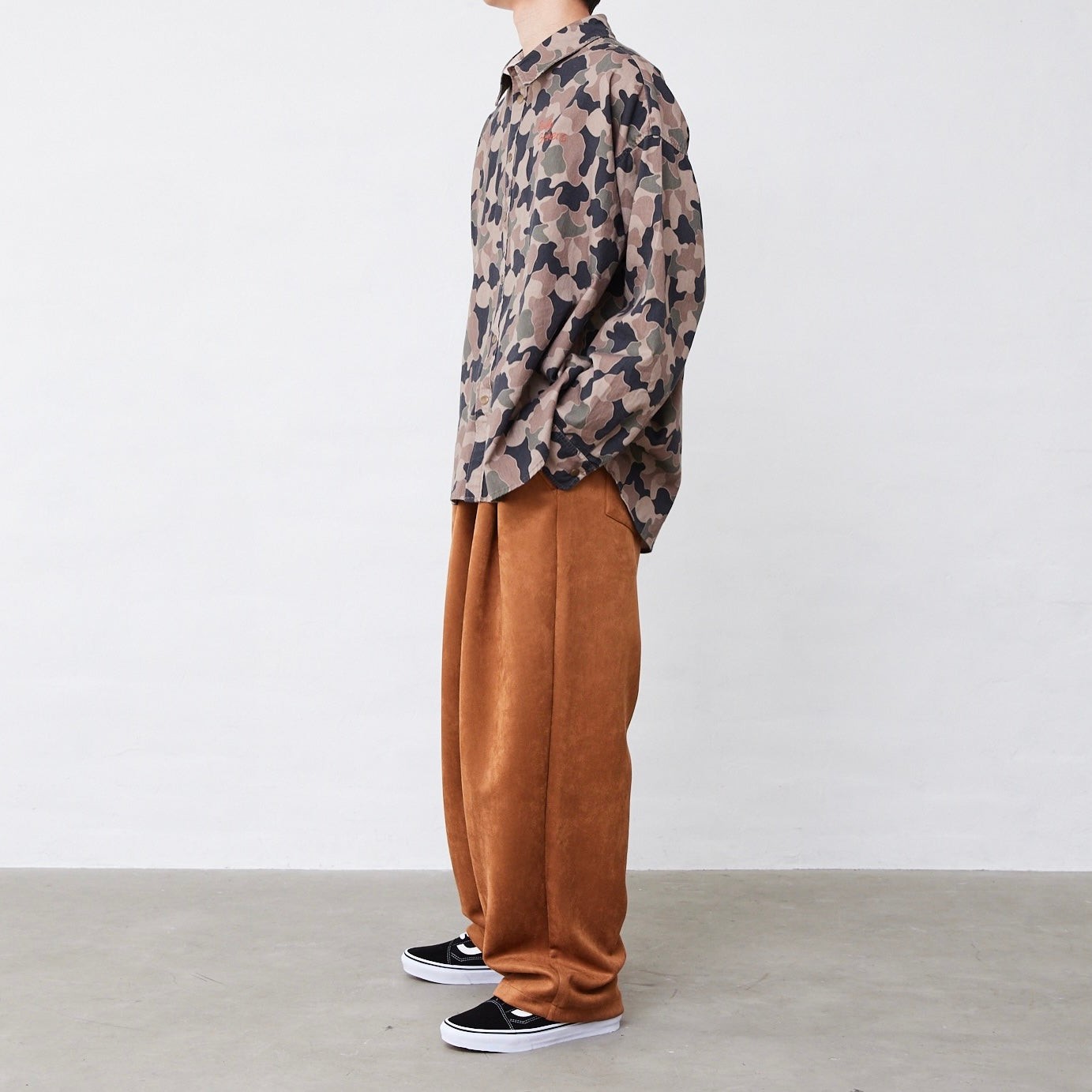 スウェードパンツ