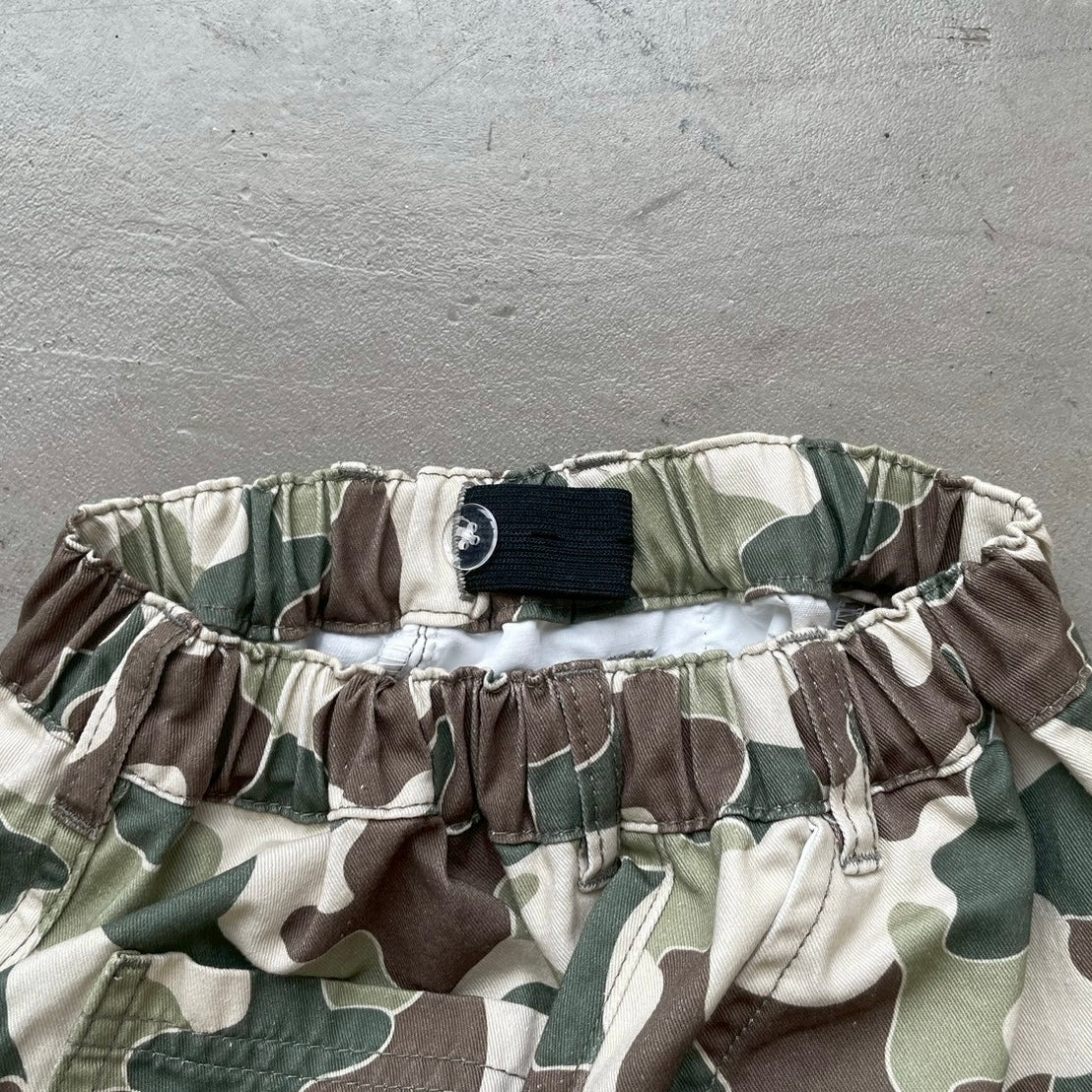 迷彩カーゴパンツ