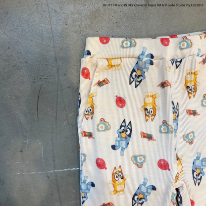 【ブルーイ】総柄フレアパンツ