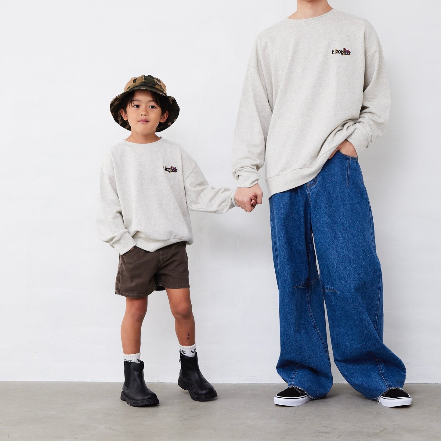 花ロゴ刺繍トレーナー