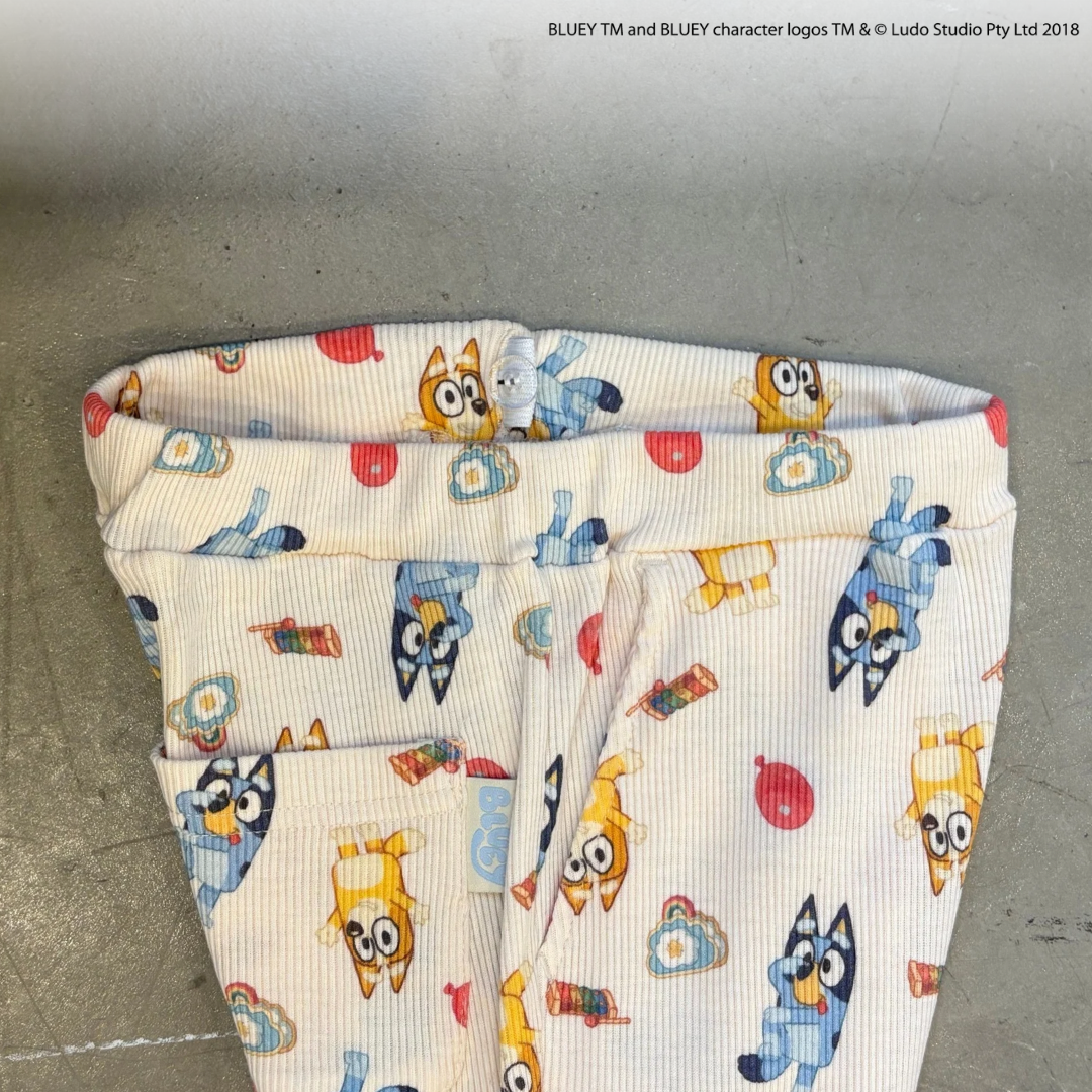 【ブルーイ】総柄フレアパンツ