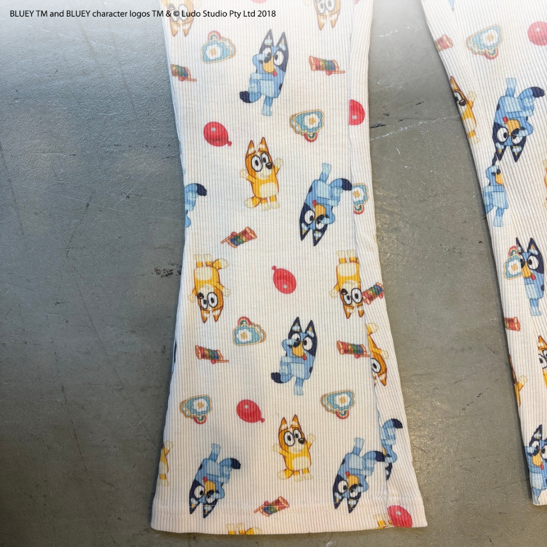 【ブルーイ】総柄フレアパンツ