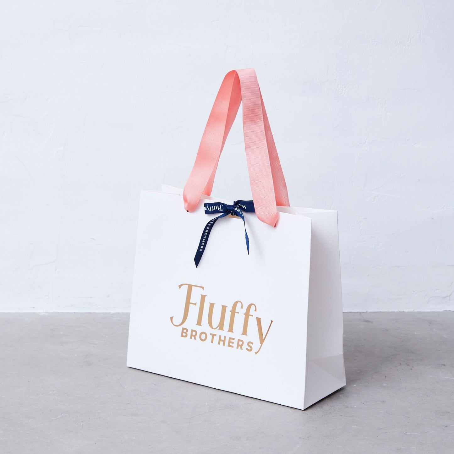 ロゴ入り紙袋(リボン付き)　M