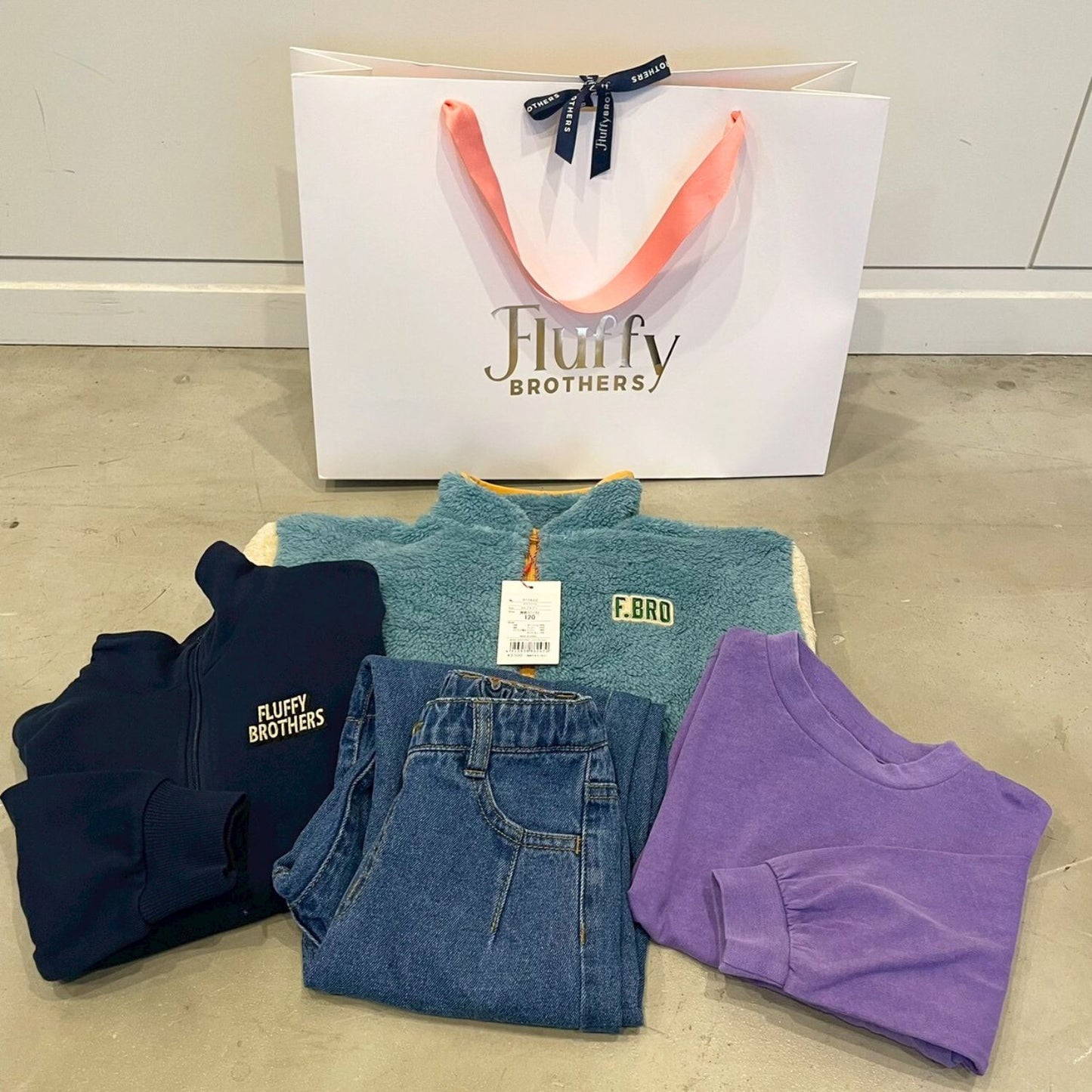 ロゴ入り紙袋(リボン付き)　L