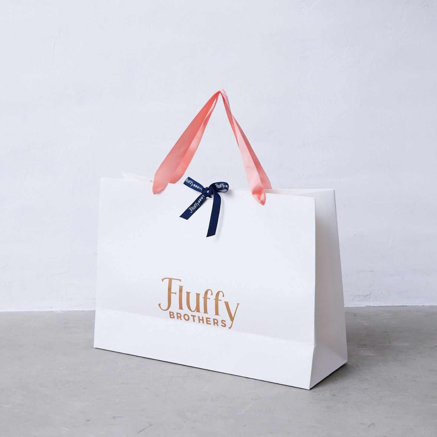 ロゴ入り紙袋(リボン付き)　L