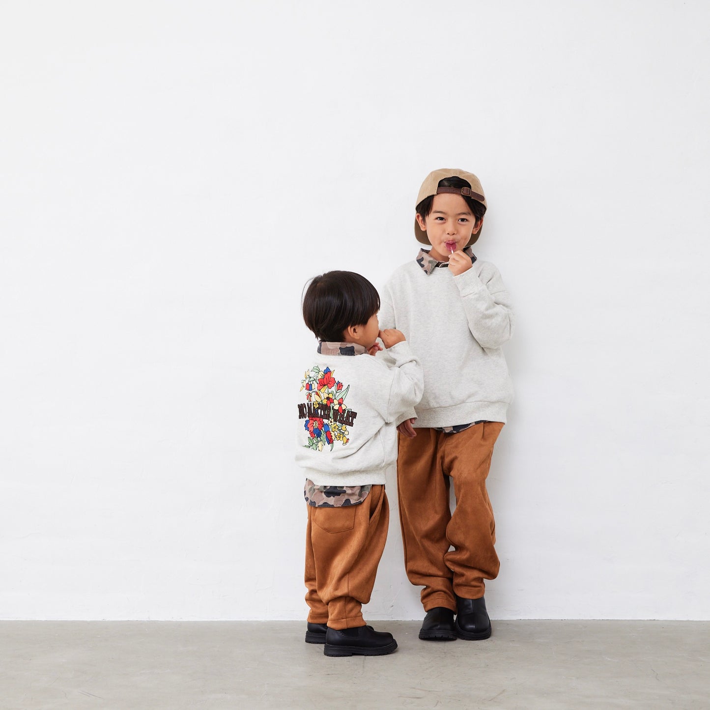 花ロゴ刺繍トレーナー