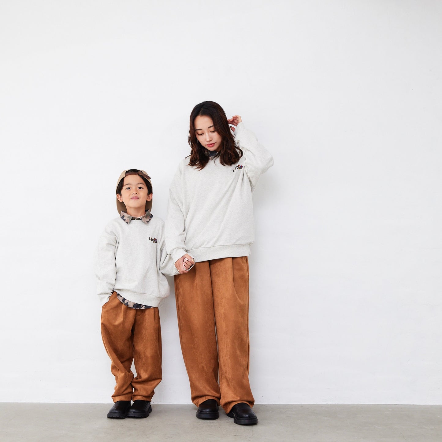 花ロゴ刺繍トレーナー