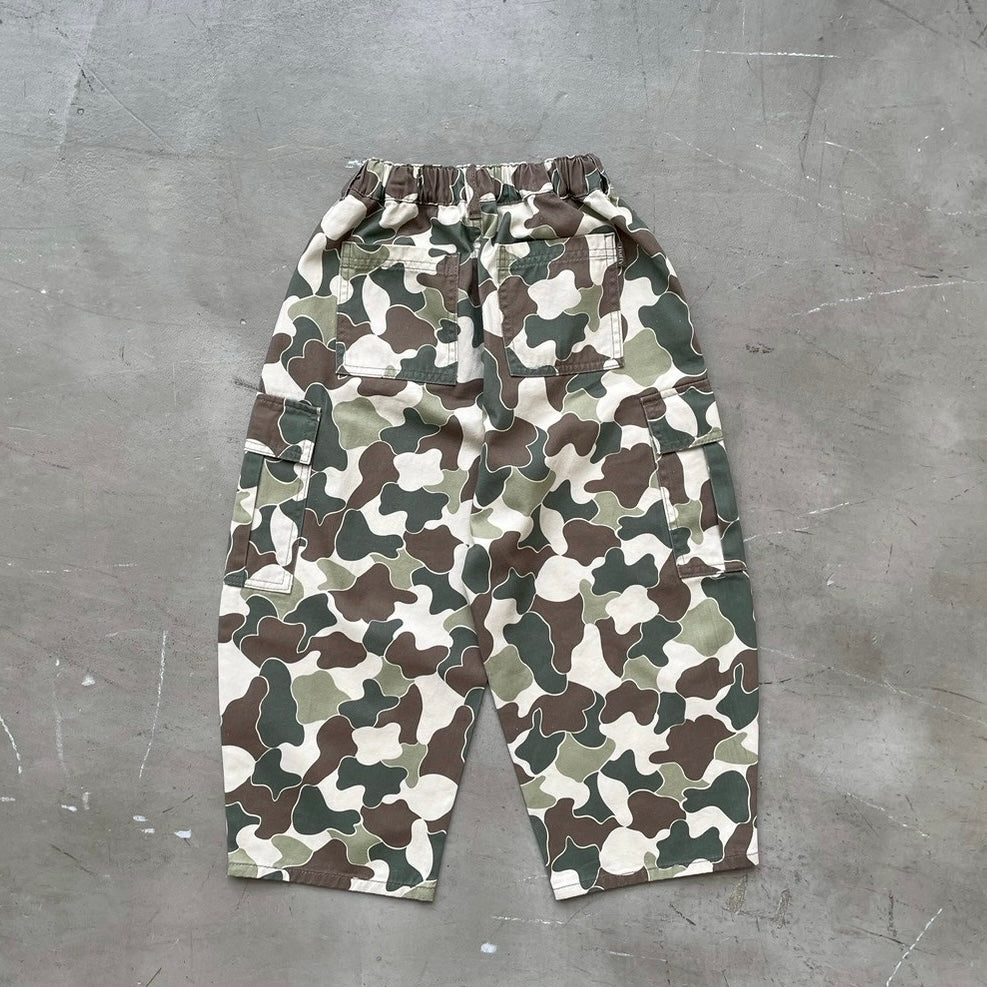 迷彩カーゴパンツ