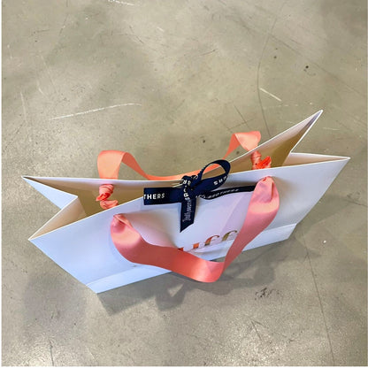 ロゴ入り紙袋(リボン付き)　M