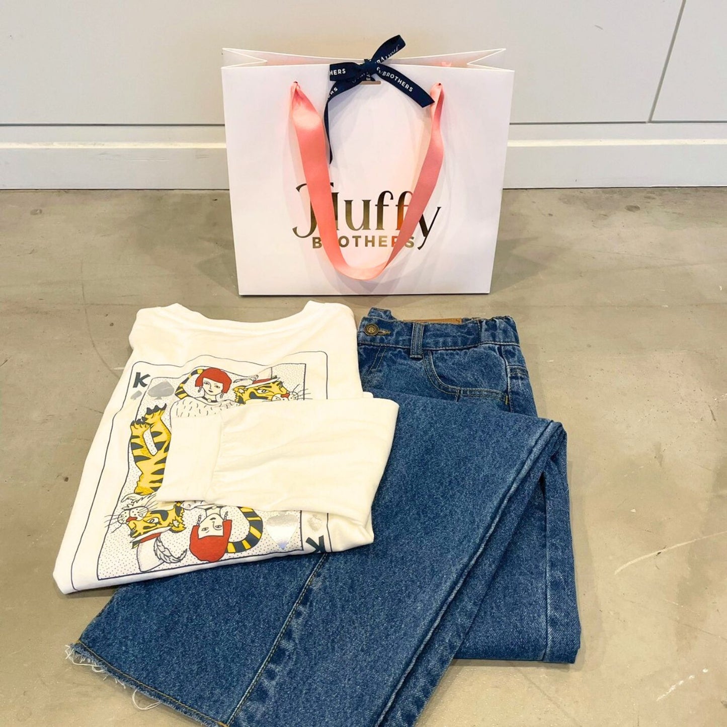 ロゴ入り紙袋(リボン付き)　M